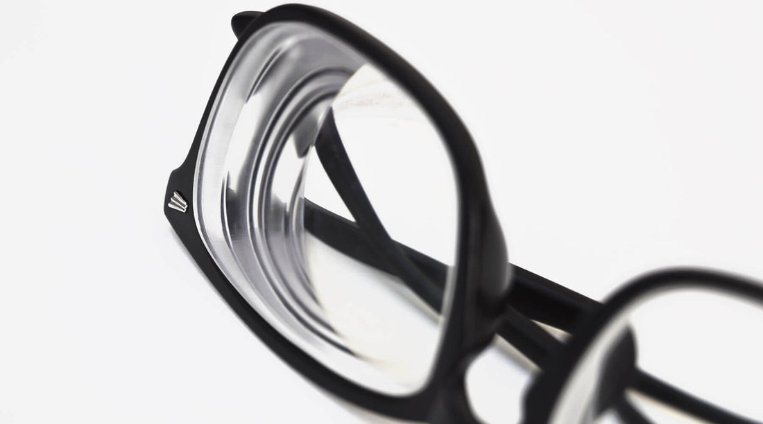 Eyeglasses with high index lenses 